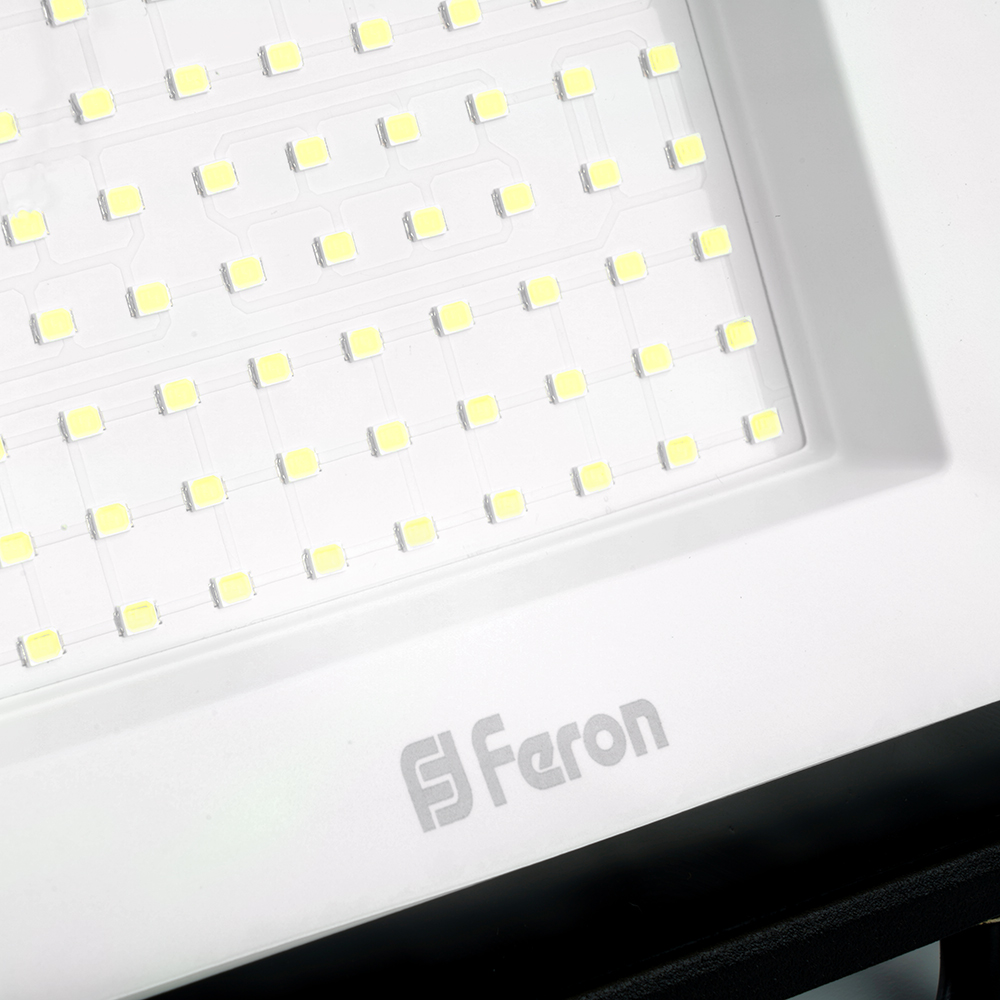 Светодиодный прожектор Feron LL-922 IP65 100W 6400K