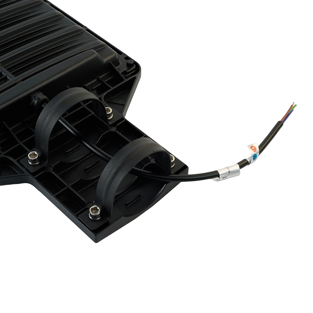 Светодиодный уличный консольный светильник SAFFIT SSL10-200 200W 5000K 230V, черный от компании Ферон по цене 